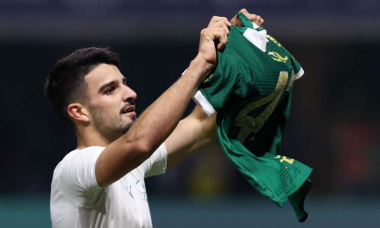 Palmeiras x São Paulo tem briga, empurrões e tapas no campo após apito final