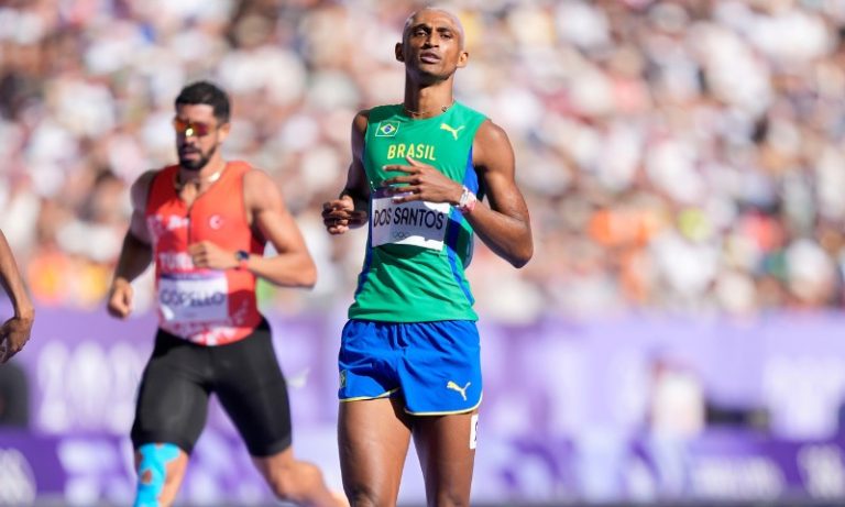Piu supera desconfiança e leva bronze nos 400 m com barreira nas Olimpíadas