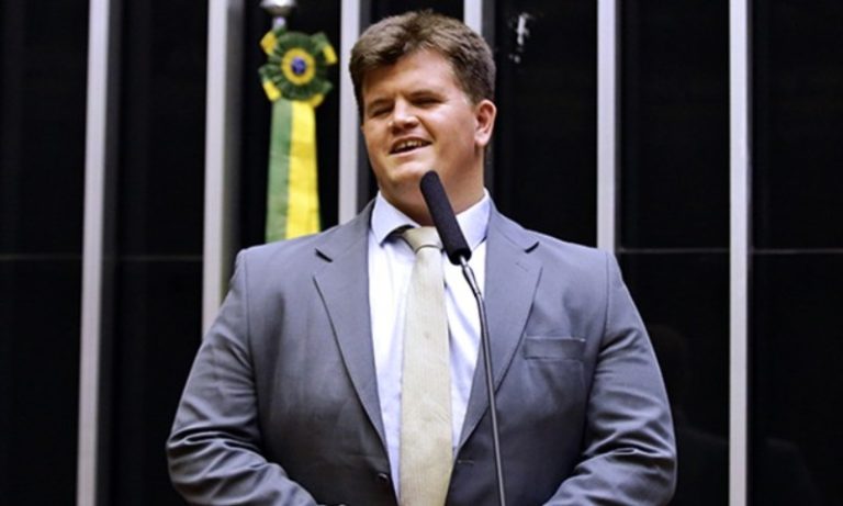 Disputa continua no bastidor