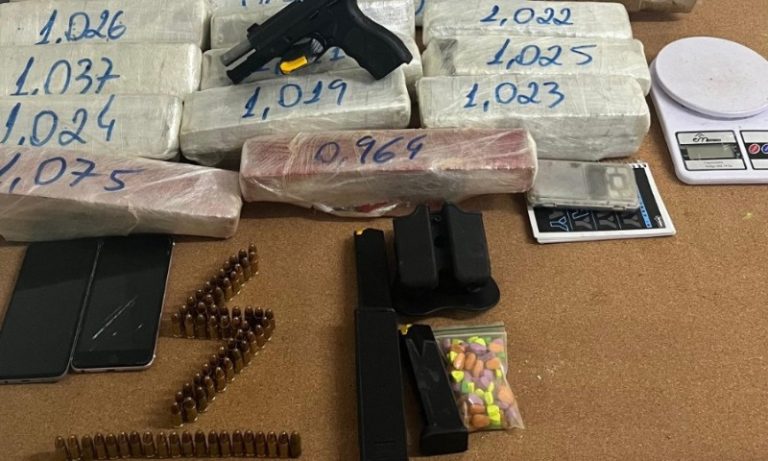 Polícia persegue seis suspeitos e encontra 16 quilos de maconha em Vitória