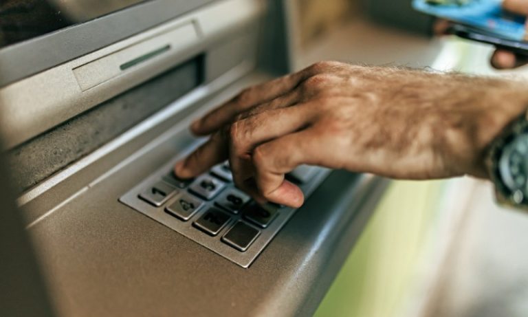 Presos golpistas que fingiam ser funcionários de bancos para enganar idosos