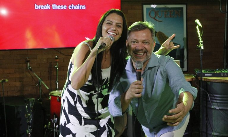 Roteiro dos karaokês para soltar a voz!