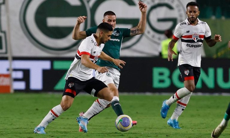 São Paulo avança às quartas da Copa do Brasil com briga no fim do jogo em Goiânia