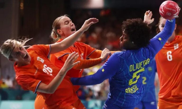 Seleção feminina de handebol perde a 3ª seguida e fica em situação delicada