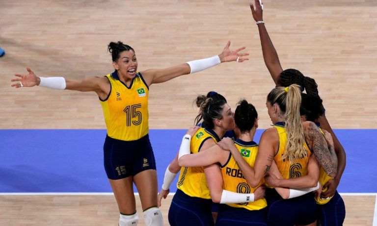 Seleção feminina de vôlei supera Turquia e ganha o bronze em Paris