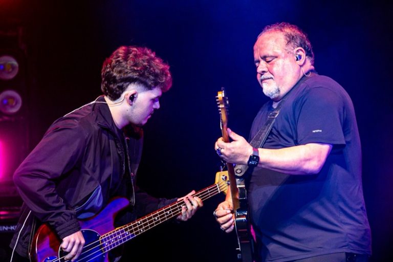 Show com Leo Jaime e o filho Davi Lux celebra o Dia dos Pais do RioMar Recife