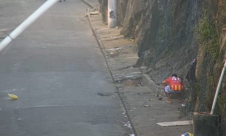 Suspeito é preso após ser flagrado por câmera vendendo drogas em Vitória