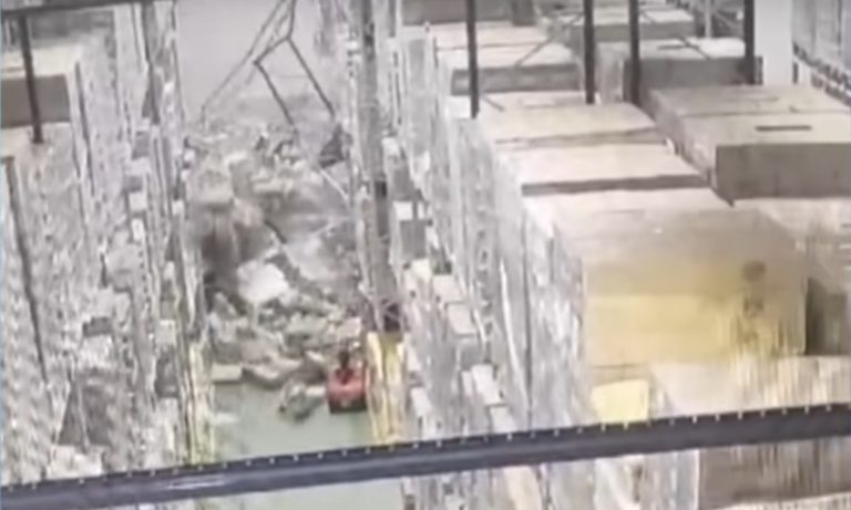 Trabalhador morre soterrado após parede com mercadorias colapsar em SP
