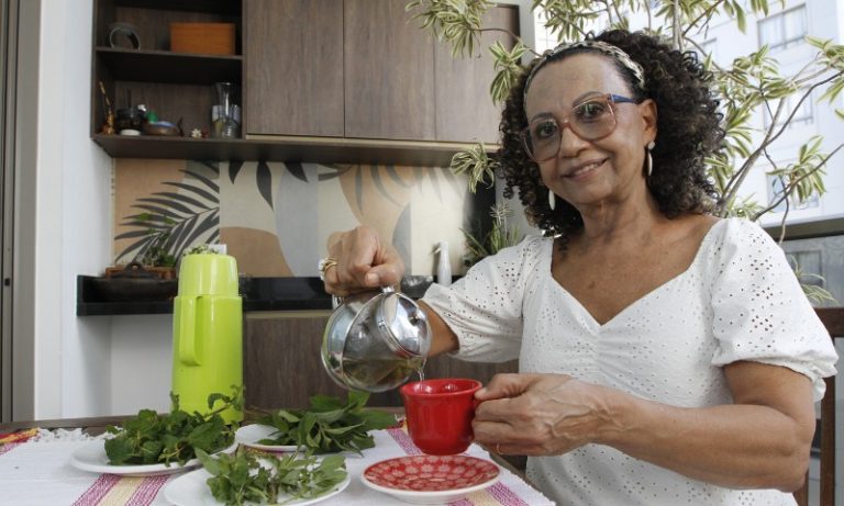 Veja cinco chás caseiros para aliviar a má digestão
