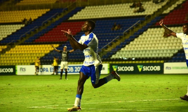 Vitória vence clássico contra o Rio Branco e assume a liderança
