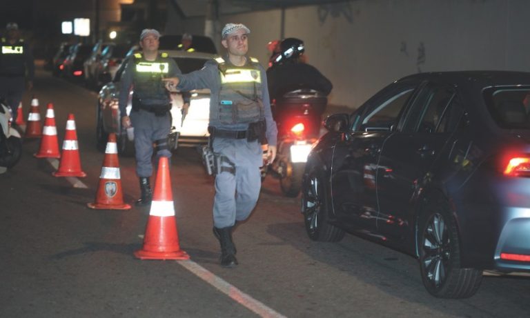 1.478 motoristas são multados por fazer alterações em automóveis proibidas por lei