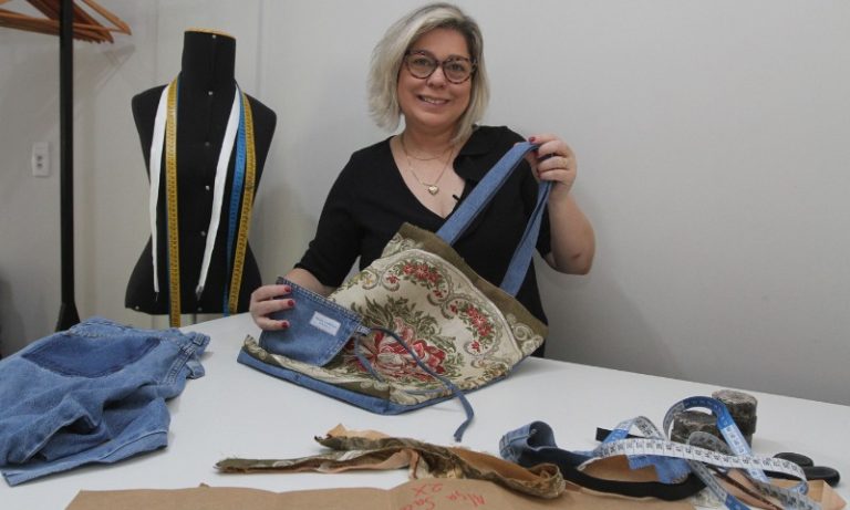 Moda sustentável: Calças jeans que viram bolsas