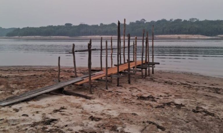 Canhões portugueses são revelados em meio à seca histórica na Amazônia