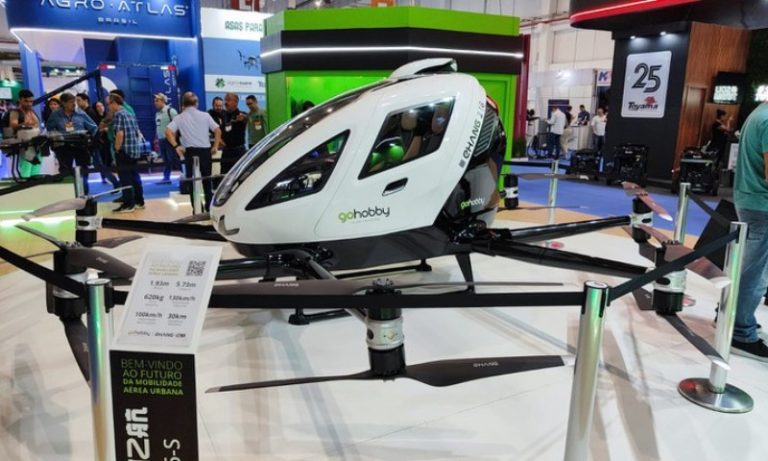 Carro voador chinês recebe autorização para fazer voo experimental no Brasil