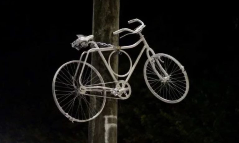 Ciclistas protestam e instalam “Bikes Fantasma” em locais de acidentes fatais
