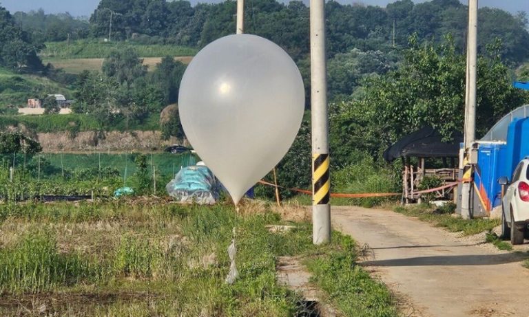 Coreia do Sul diz que Coreia do Norte lançou balões suspeitos de transportar lixo