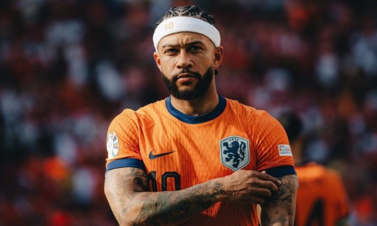 Corinthians encaminha contratação do atacante holandês Memphis Depay