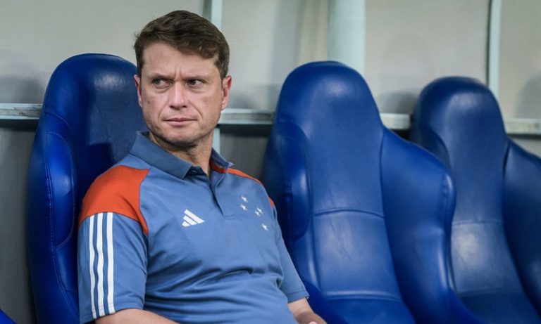 Cruzeiro anuncia a demissão do técnico Fernando Seabra