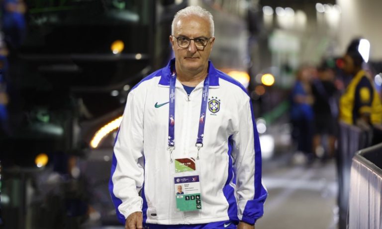 Dorival aponta evolução da seleção, mas descarta ‘espetáculo’ diante do Paraguai