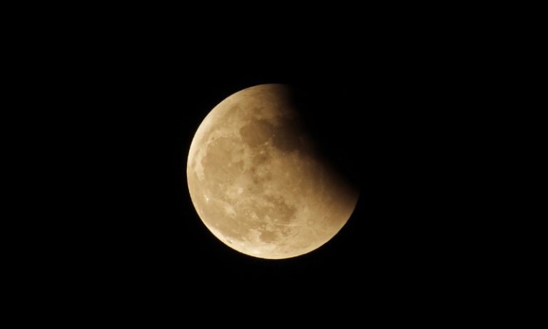 Eclipse parcial da Lua e ‘cometa do século’: veja calendário de próximos fenômenos