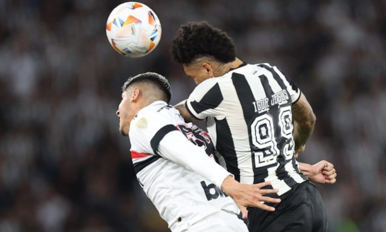 Em noite de chances perdidas, Botafogo e São Paulo ficam sem gols na Libertadores