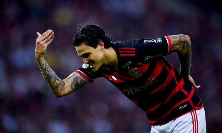 Pedro rompe ligamento do joelho após se machucar em treino da seleção