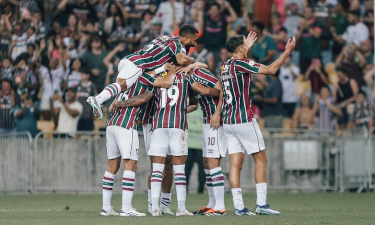 Fluminense derrota o São Paulo e se mantém fora da zona de rebaixamento