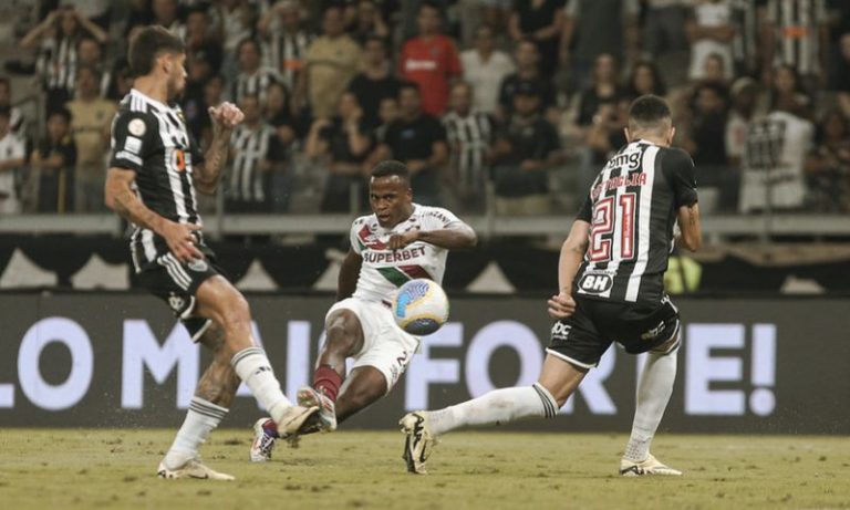 Fluminense enfrenta o Atlético-MG para manter o sonho do bi na Libertadores