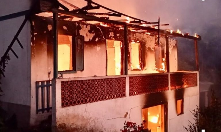 Incêndio atinge fábrica de biscoitos na região Serrana do ES