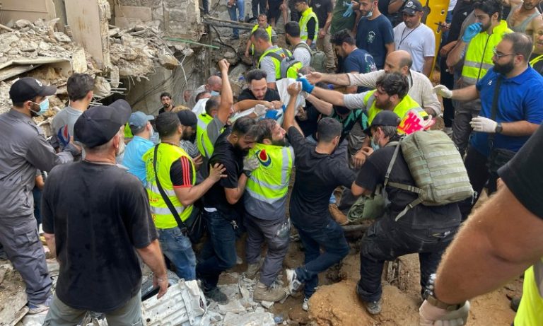 Israel faz maior ataque contra Líbano em 11 meses e mata alto membro do Hezbollah