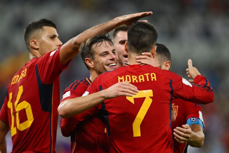 Jogadores da Espanha acertam a trave 12 vezes no treino de finalização