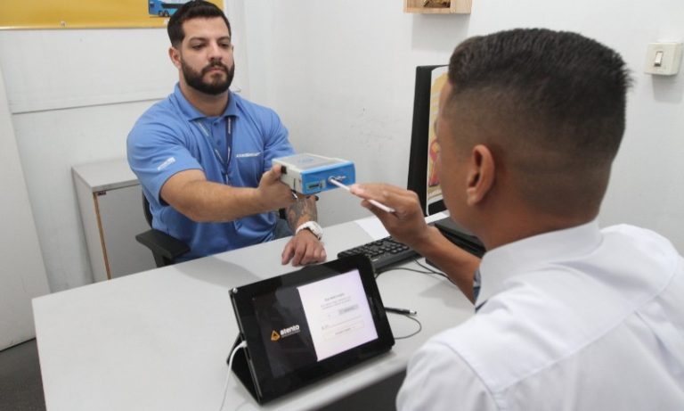 Mais empresas apelam para exames e bafômetro contra vício em drogas