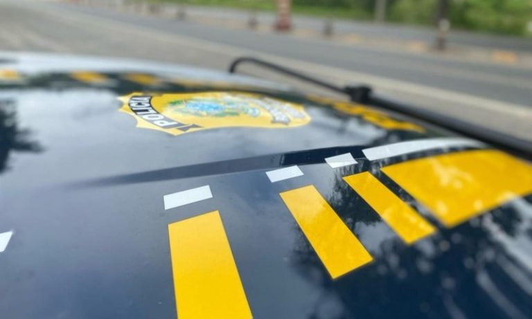 Três pessoas morrem em acidente com carros e carreta na BR-101 no ES