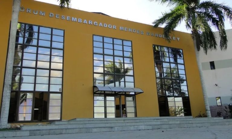 Mulher que atropelou marido e impediu socorro é absolvida após julgamento no ES