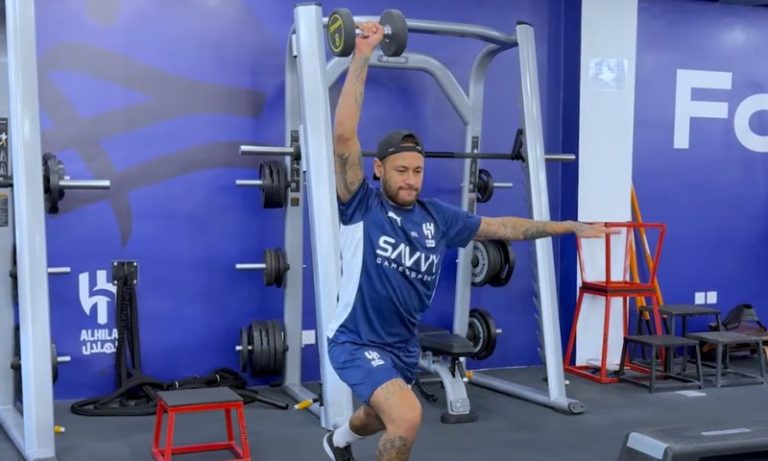 Neymar terá mais 2 meses de tratamento antes de voltar a jogar, diz jornal saudita