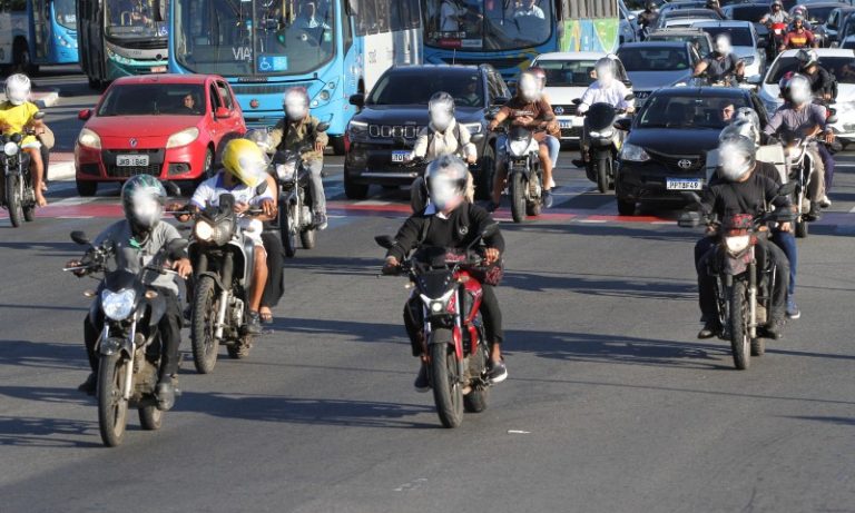 Mais da metade dos proprietários de motocicleta não tem habilitação