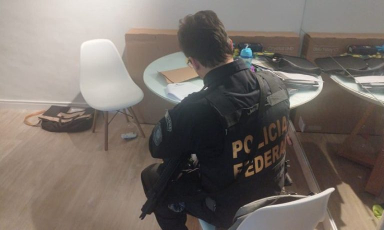 PF faz operação contra o tráfico e propina de R$ 800 mil a policiais civis