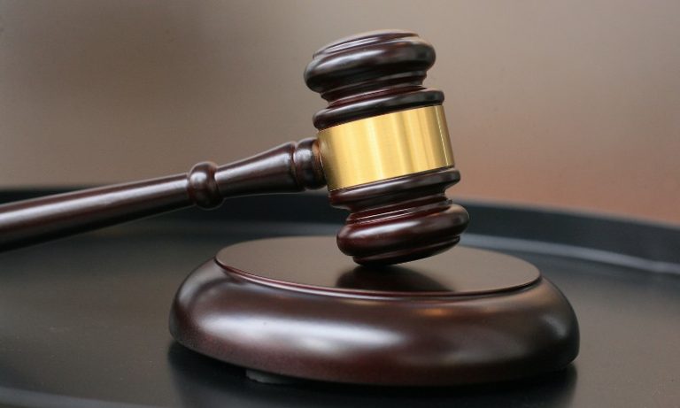 Pai que espancou bebê de 9 meses até a morte é condenado a 21 anos de prisão no ES