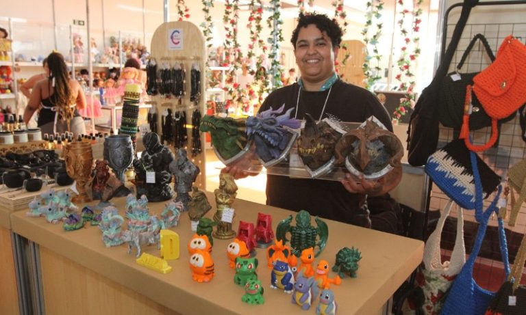 Peças a partir de R$ 5 em feira de artesanato em Vitória