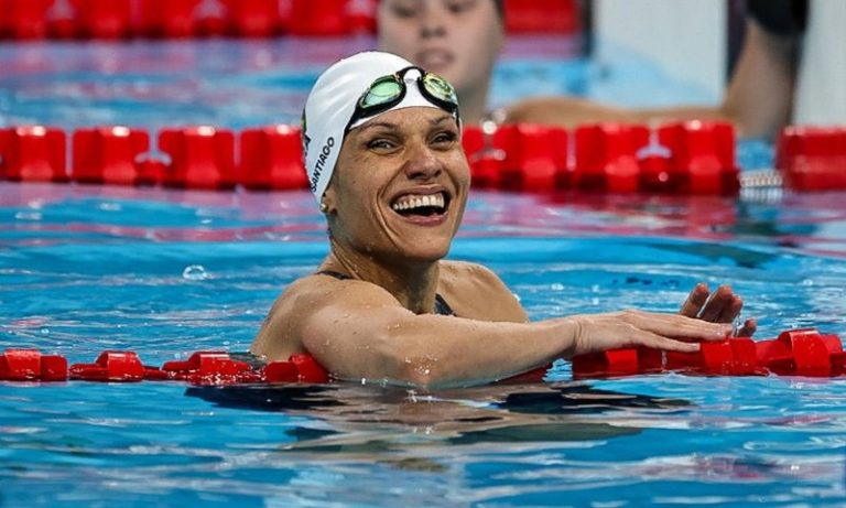Quem é Carol Santiago, paratleta que se tornou maior medalhista de ouro do Brasil