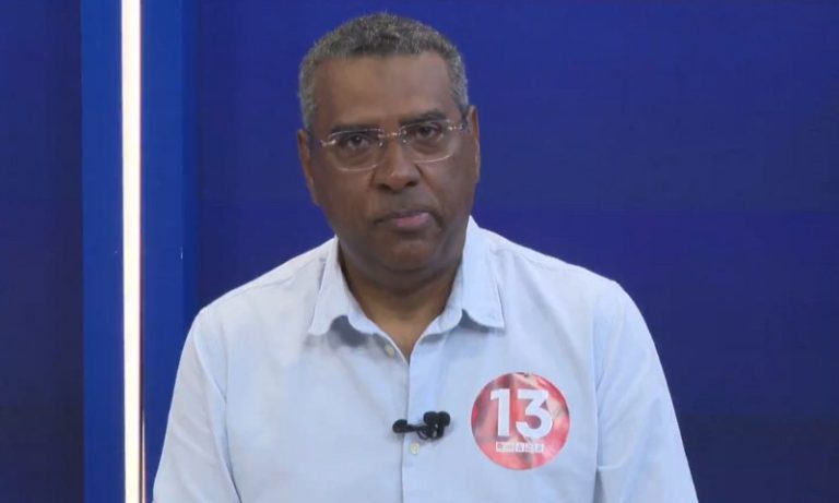 Reveja a sabatina com Prof. Roberto Carlos (PT), candidato a prefeito na Serra