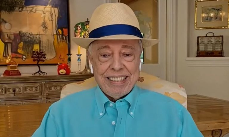 Sérgio Mendes, músico que popularizou a bossa nova no mundo, morre aos 83 anos