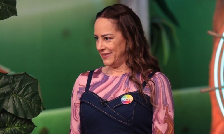 Silvia Abravanel volta à TV após morte de Silvio Santos e se emociona em discurso