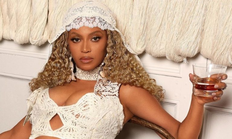 ‘Só trabalho naquilo que me liberta’, diz Beyoncé em rara entrevista para revista