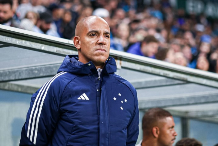 Sport recebe Ituano já com novo treinador assistindo ao jogo na Arena
