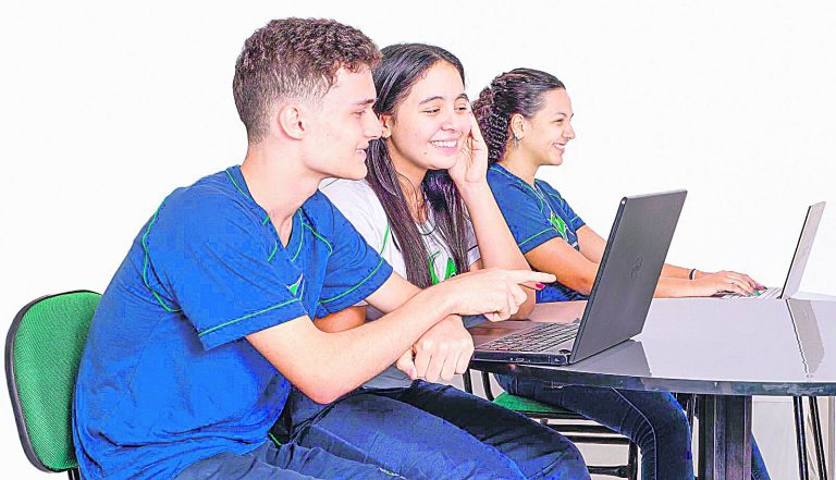 Tecnologia é aliada para formar profissionais do futuro