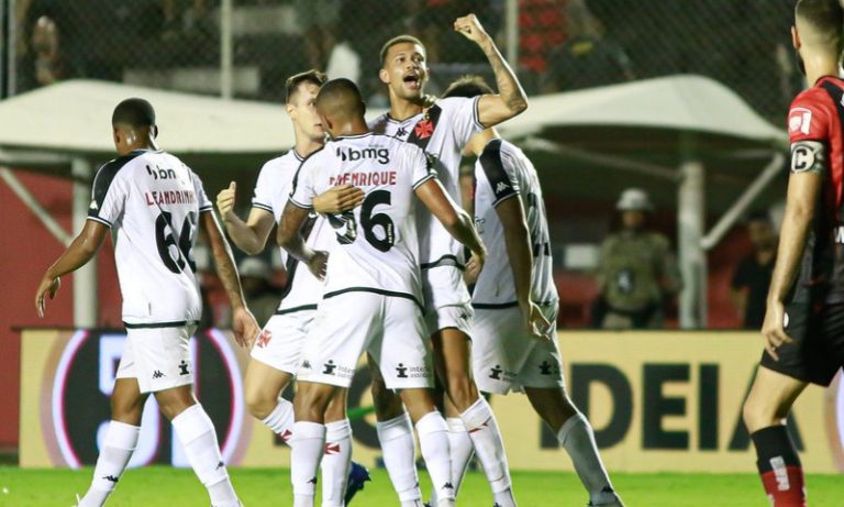 Vasco supera o Vitória em Salvador e se aproxima mais do G-6 do Brasileirão