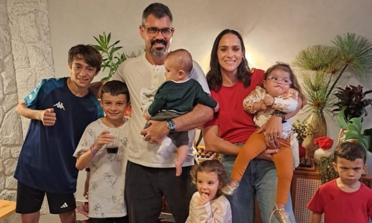 Veja detalhes da festa ‘minimalista’ feita por Leticia para Juliano Cazarré