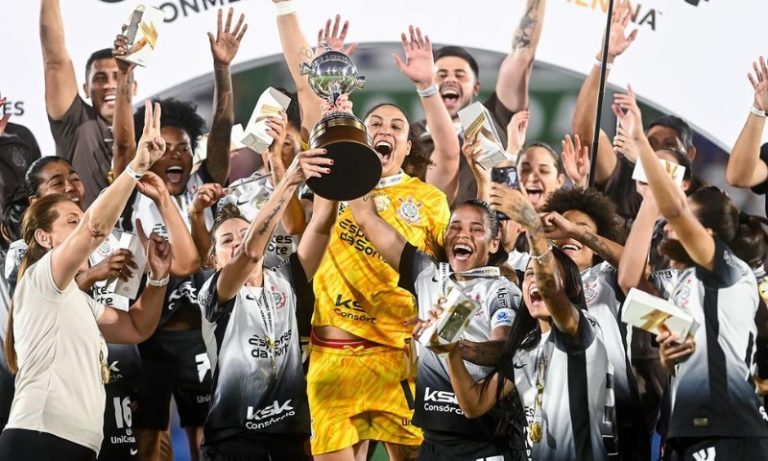 Após penta da Libertadores, jogadoras do Corinthians protestam contra a Conmebol