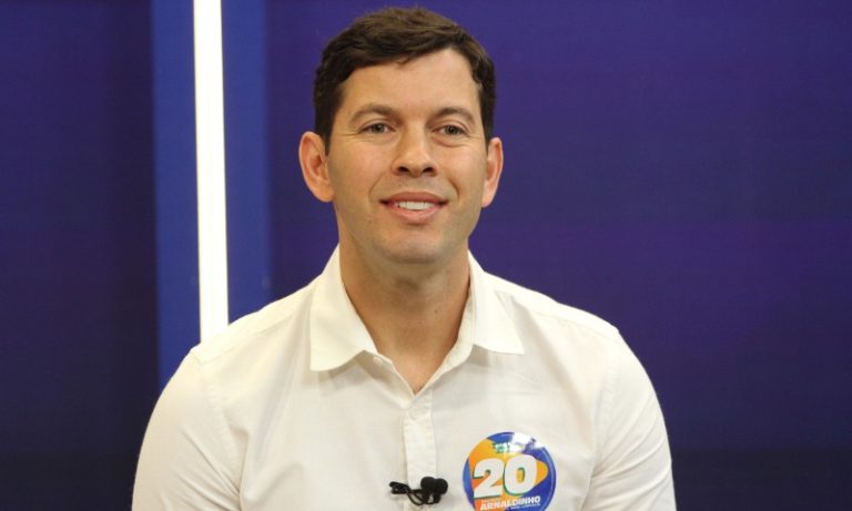 Arnaldinho Borgo é reeleito prefeito de Vila Velha em primeiro turno